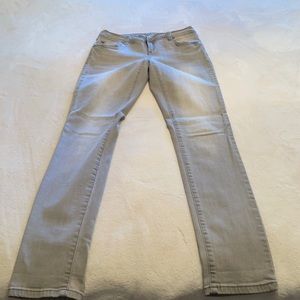 Size 4- light gray, skinny leg, regular fit jean.
